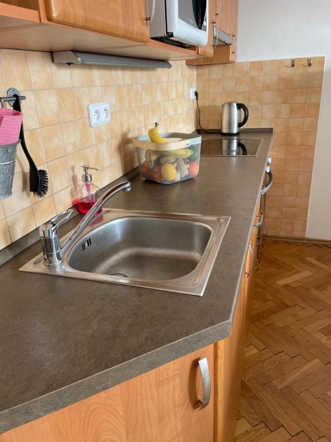 Cozy Apartment Near The City Center Hradec Králové Exterior foto